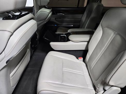 Used 2022 Jeep Grand Wagoneer Series II w/ Premium Group II AWD/4WD image 33