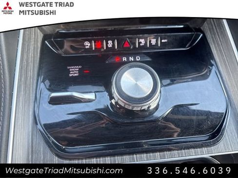 Used 2023 Jeep Wagoneer L Series II AWD/4WD image 20