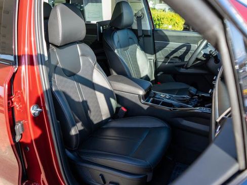 Certified 2025 Kia Sorento SX image 9