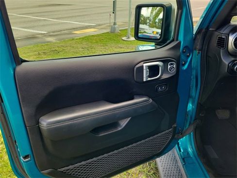 Used 2019 Jeep Wrangler Unlimited Sahara image 17