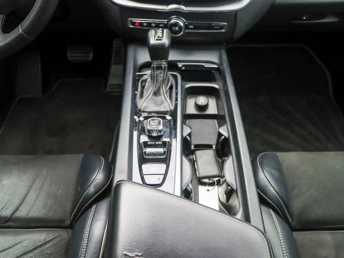 Used 2018 Volvo XC60 T6 R-Design w/ Convenience Package AWD/4WD image 27