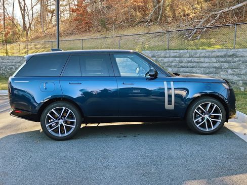 New 2025 Land Rover Range Rover SE image 11