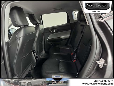 Used 2022 Jeep Compass Latitude image 11