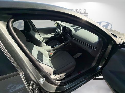 New 2026 Hyundai Elantra SE FWD image 22