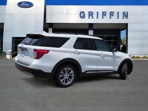 Used 2021 Ford Explorer XLT w/ Equipment Group 202A RWD image 4