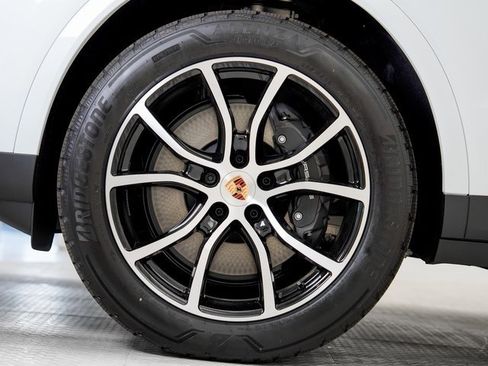 New 2025 Porsche Cayenne image 28