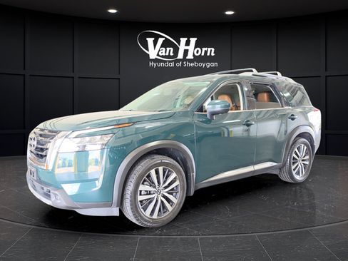 Used 2022 Nissan Pathfinder Platinum w/ Cargo Package FWD image 3