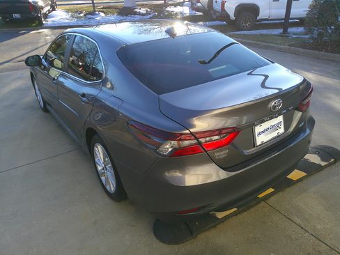 Used 2024 Toyota Camry LE image 9