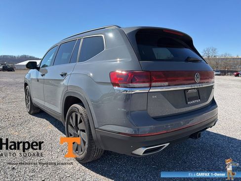 Used 2025 Volkswagen Atlas SE w/ Panoramic Sunroof Package image 3