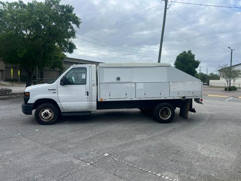 Used 2012 Ford E-450 and Econoline 450 Super Duty image 2