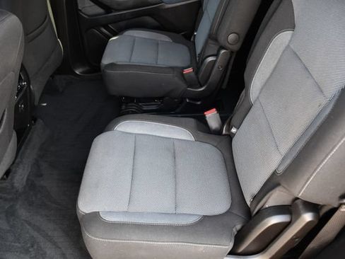 Used 2021 Chevrolet Traverse LT FWD image 16