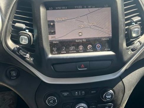 Used 2016 Jeep Cherokee Trailhawk w/ Comfort/Convenience Group AWD/4WD image 17