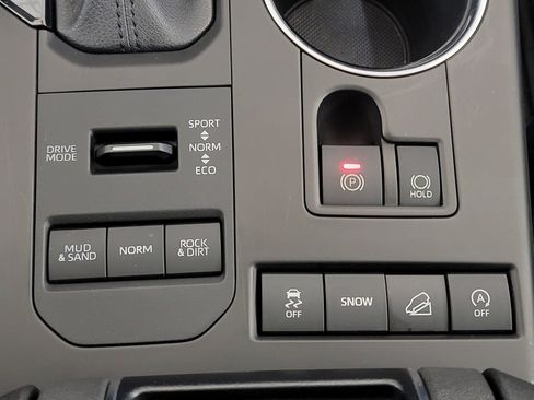 Used 2021 Toyota Highlander XLE image 26