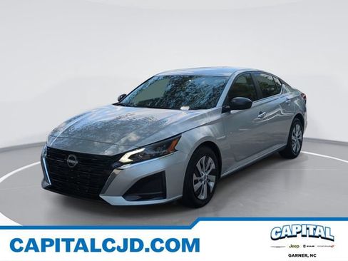 Used 2024 Nissan Altima 2.5 S FWD image 1