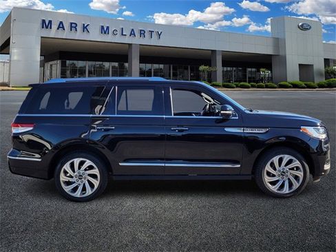 Used 2024 Lincoln Navigator Reserve image 2