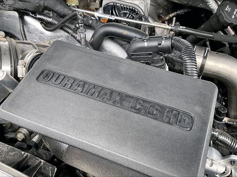 Used 2024 GMC Sierra 2500 AT4X image 32