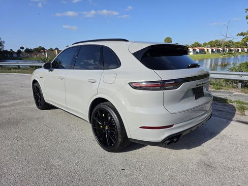 Used 2021 Porsche Cayenne Turbo S image 2
