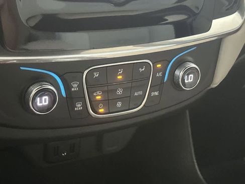 Used 2023 Chevrolet Traverse LS FWD image 20
