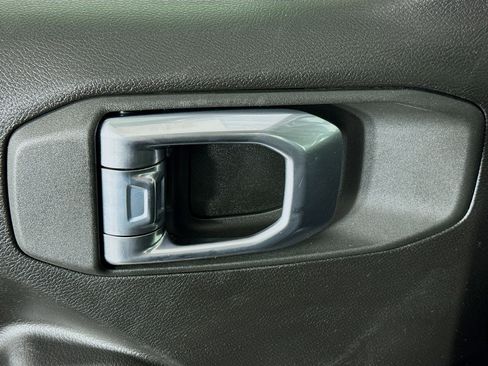 Used 2022 Jeep Gladiator Sport image 23