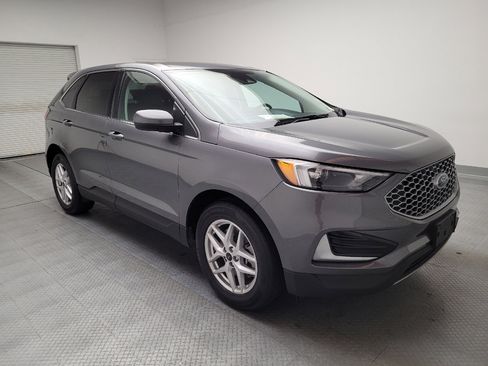 Used 2023 Ford Edge SEL image 13