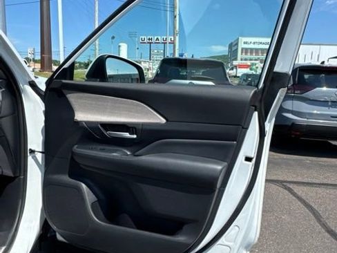 Used 2024 Toyota Grand Highlander AWD image 20