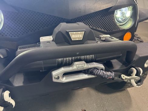 Used 2017 Jeep Wrangler Unlimited Sahara w/ Connectivity Group image 35