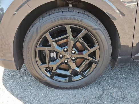 Used 2025 Kia Carnival SX w/ SX Dark Edition Package FWD image 12