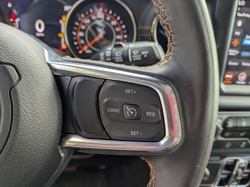 Used 2021 Jeep Wrangler Unlimited Sahara AWD/4WD image 19