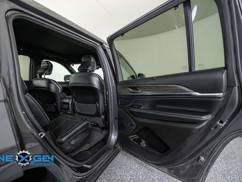 Used 2021 Jeep Grand Cherokee L Overland w/ Luxury Tech Group IV AWD/4WD image 34