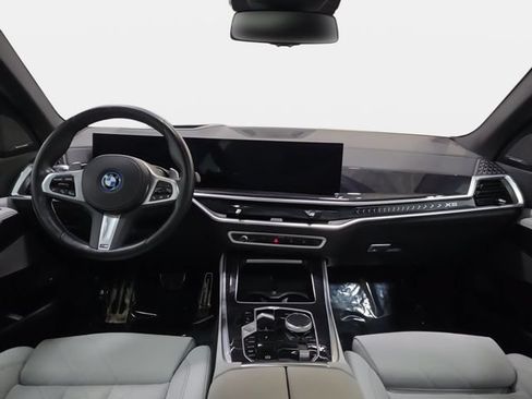 Used 2024 BMW X5 xDrive50e w/ M Sport Package AWD/4WD image 9