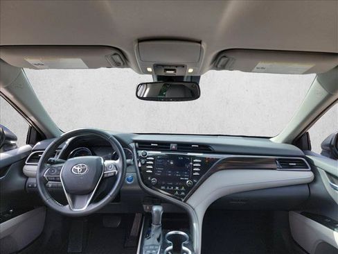 Used 2020 Toyota Camry XLE FWD image 16