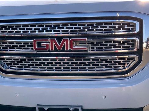 Used 2018 GMC Yukon SLT w/ Open Road Package RWD image 30
