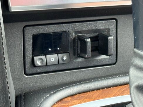 Used 2024 Nissan Armada SL AWD/4WD image 28