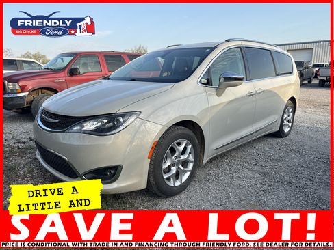 Used 2020 Chrysler Pacifica Limited image 1