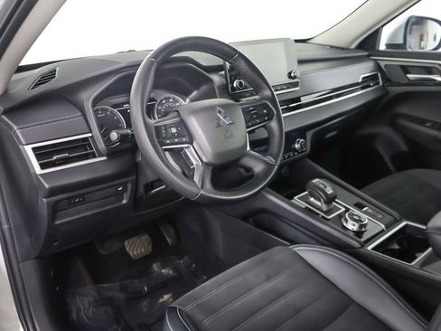 Used 2024 Mitsubishi Outlander SE image 28