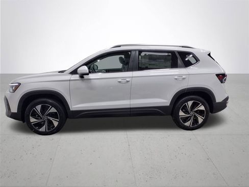 New 2025 Volkswagen Taos SE image 9