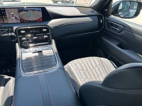 Certified 2025 Nissan Armada PRO-4X AWD/4WD image 13