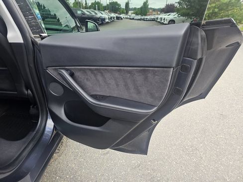 Used 2021 Tesla Model Y Long Range AWD/4WD image 14