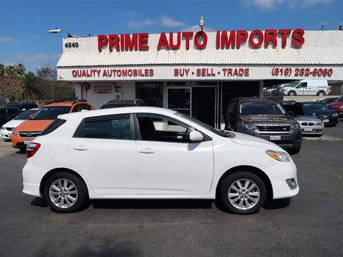 Used 2010 Toyota Matrix image 1