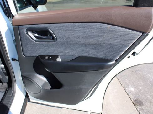 Used 2023 Nissan Rogue S image 23