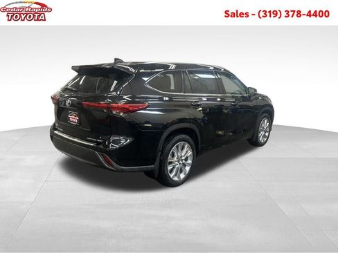 Certified 2022 Toyota Highlander Limited image 6