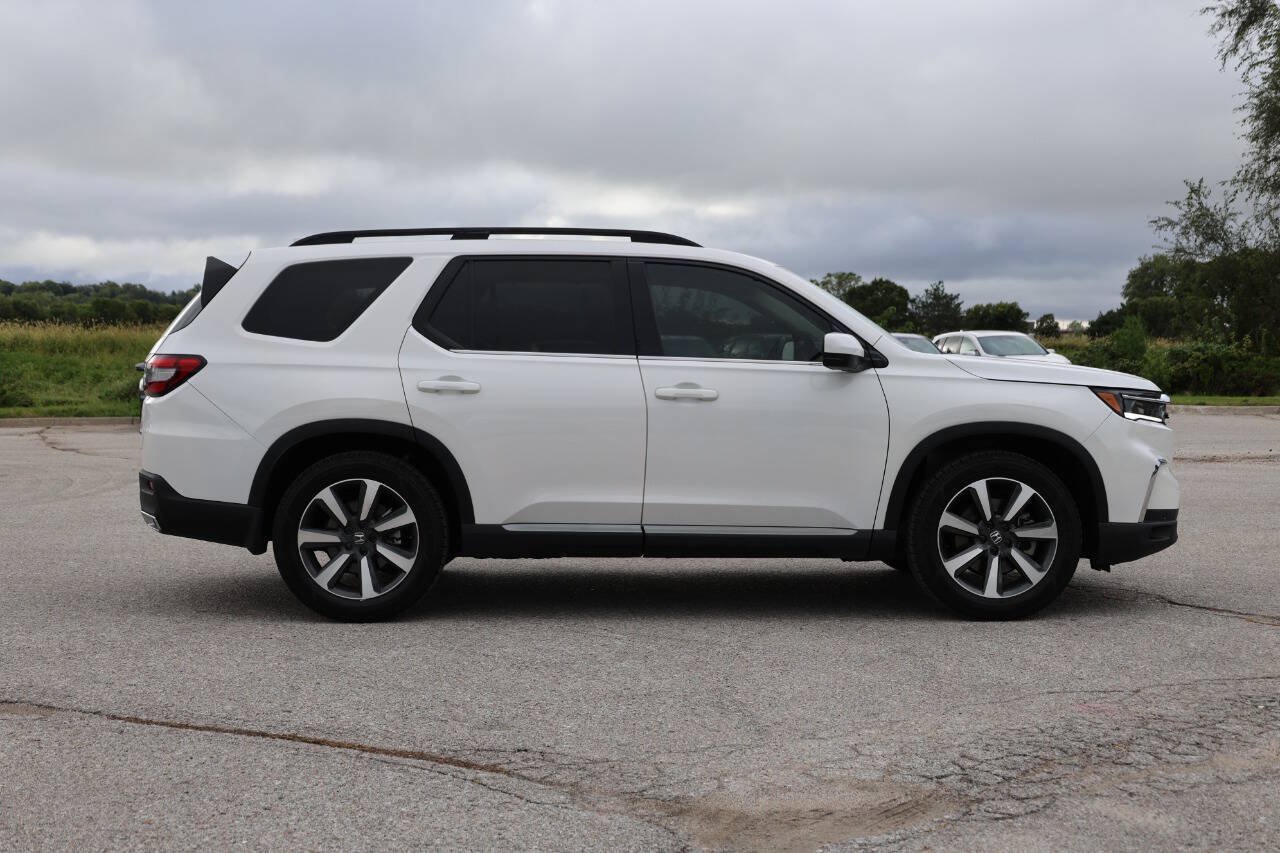 Used 2025 Honda Pilot Touring image 7