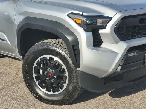 Used 2025 Toyota Tacoma TRD Off-Road w/ TRD Off Road Upgrade Package AWD/4WD image 9