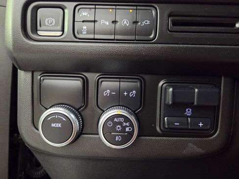 Used 2021 GMC Yukon SLT w/ SLT Premium Package RWD image 20