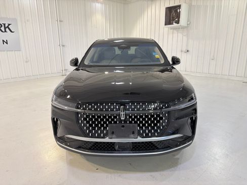 Used 2024 Lincoln Nautilus Premier AWD/4WD image 8