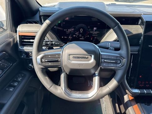 Used 2025 GMC Yukon XL Denali w/ Sun & Power Step Package image 16