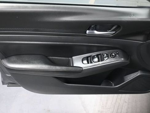 Used 2024 Nissan Altima 2.5 SV FWD image 9