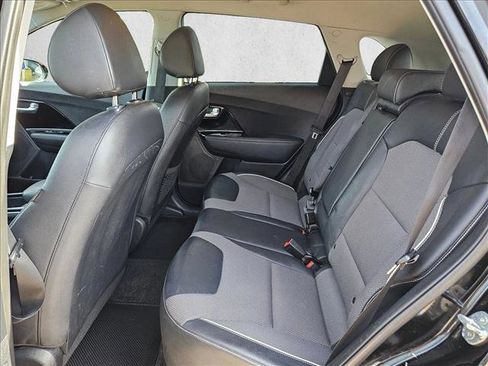 Used 2019 Kia Niro EX image 18
