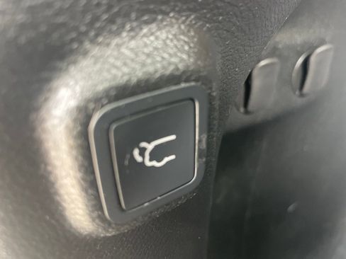 Used 2019 Jeep Cherokee Limited image 17