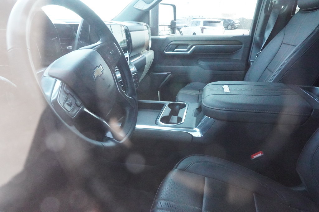 Used 2024 Chevrolet Silverado 3500 High Country w/ High Country Premium Package AWD/4WD image 10